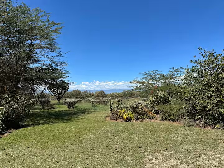 Kedong Cottage exterior with views of Lake Naivasha and Mt Longonot BNB keyna